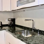 3bdr House - Perfect Location In Apartament
