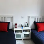 3bdr House - Perfect Location In Apartament