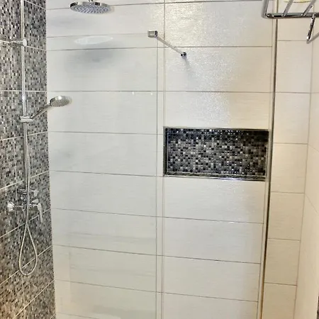 3bdr House - Perfect Location In *